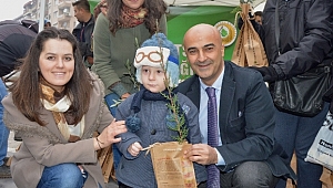 Hedef 2023 Dediler , Manisa'da 2023 Adet Fidanı Ücretsiz Dağıttılar