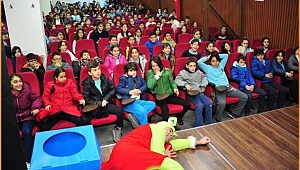 Minikler, tiyatro ile geri dönüşümü öğreniyor