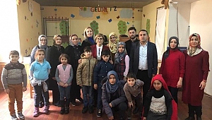 Orman İşçileri Minik Ayaklar Üşümesin diye 70 Çift Bot Bağışladı