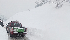 Karda Yolda Kalan Cenazeye Ormancılar Yardım Etti