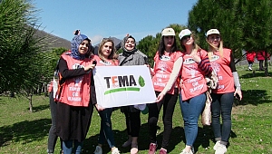 Borçka'da Üniversite öğrencileri fidan dikti