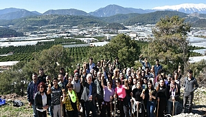 Geçen Yıl Yanan Vefa Tepesine Sağlıkçılardan 200 Fidan