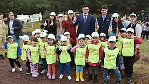 Menemen ve Aliağa'da fidanlar toprakla buluştu