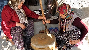 150 yıllık taş değirmeninde 'muhacir kaya biberi' öğütüyorlar