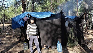65 yıllık hayatının tamamını ormanda çadırda yaşayarak geçirdi
