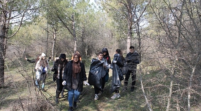 Doğa Sevdalısı Öğrenciler Sömestr Tatilinde Kepsut Ormanlarını Temizlediler