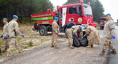 Komandolar ormanları yangınlardan korumak için atıkları topladı