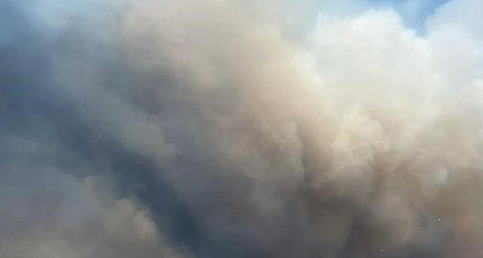 Çanakkale'deki yangında rüzgarın etkisiyle alevler büyümeye başladı